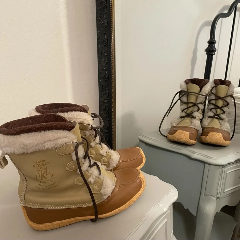 Women's Nanook Sorel Leather Lace Fur Lined Winter Boots Made in Canada Size 9